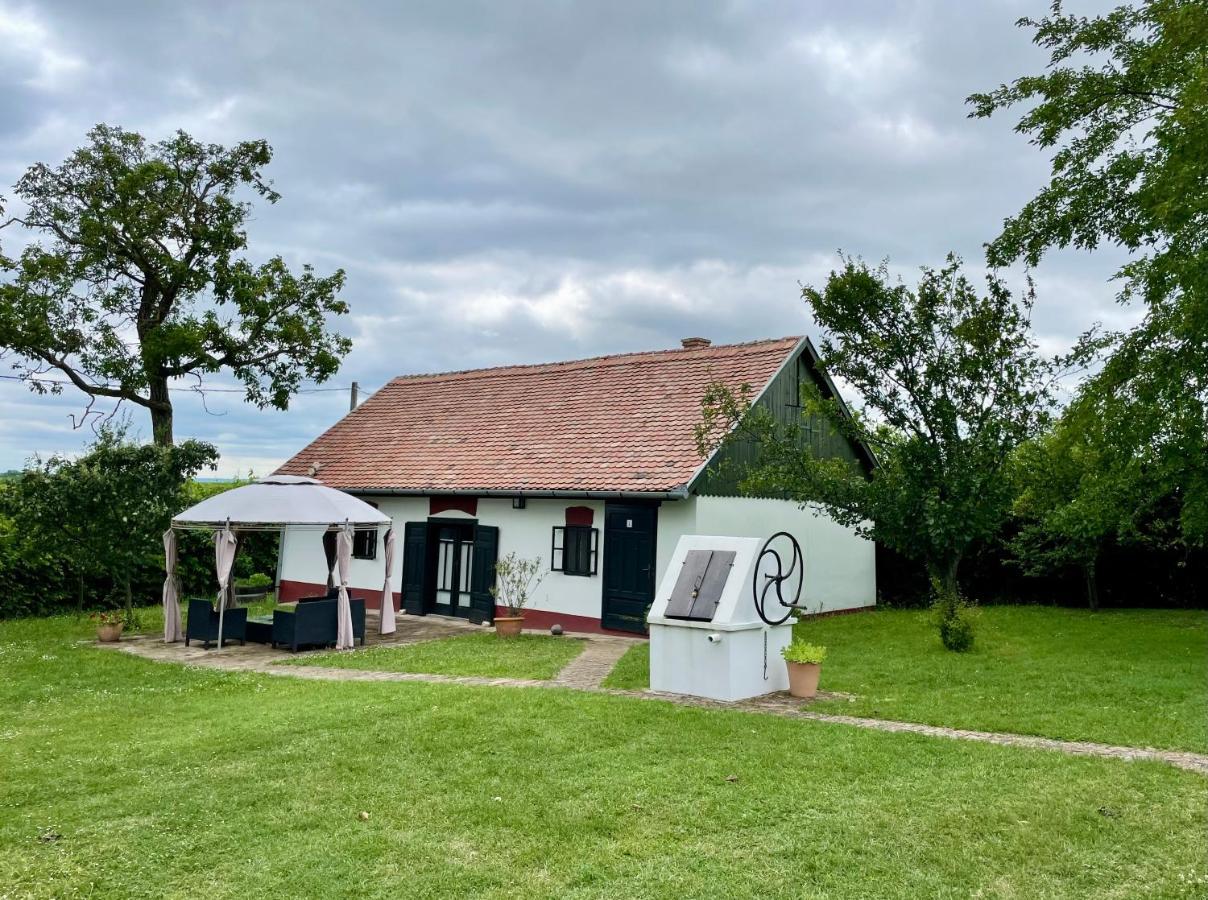 Lelle Vineyard Cottages Balatonlelle Εξωτερικό φωτογραφία
